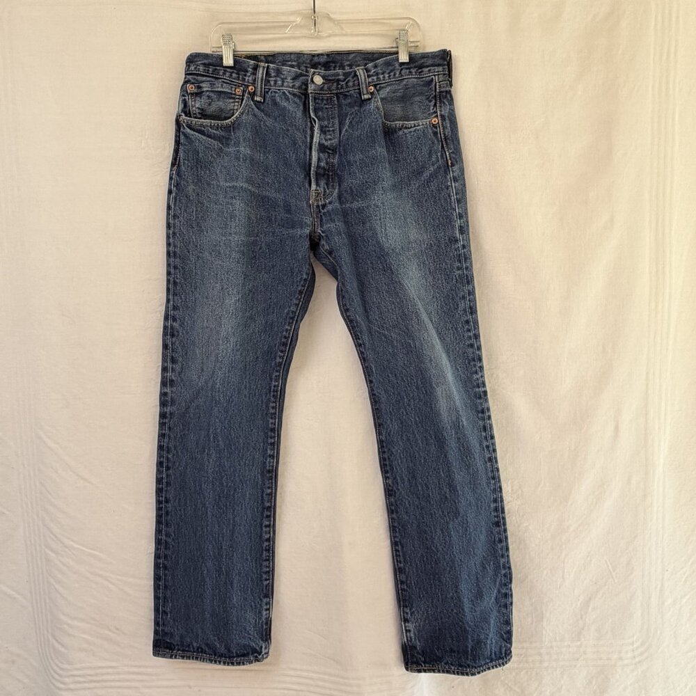 Levis‎ 501 Jeans Mens 36 X 30 Regular FIt Casual Light Wash Travel Vacation